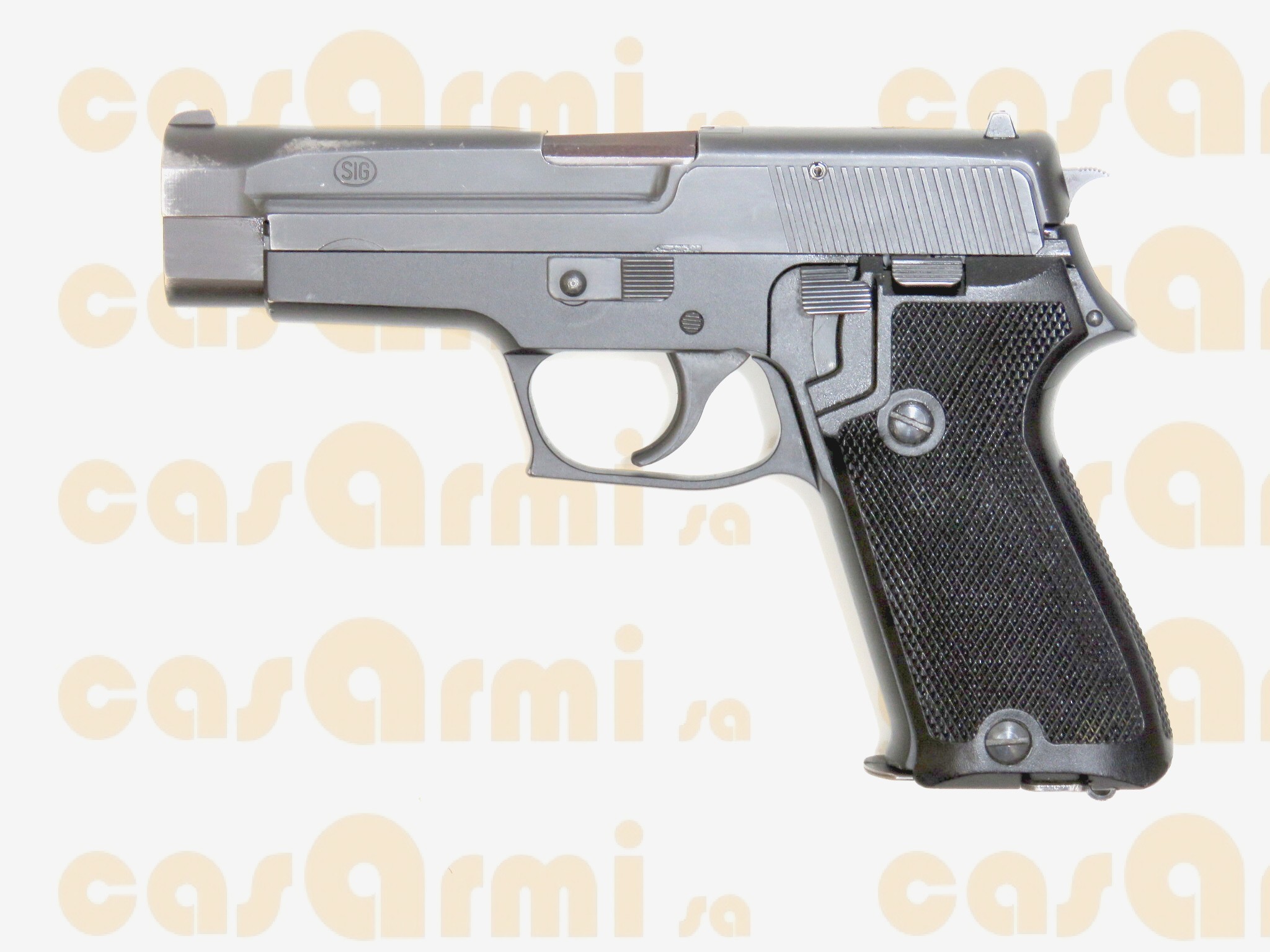 SIG SAUER mod. P220, con caricatore di ricambio 9 Para